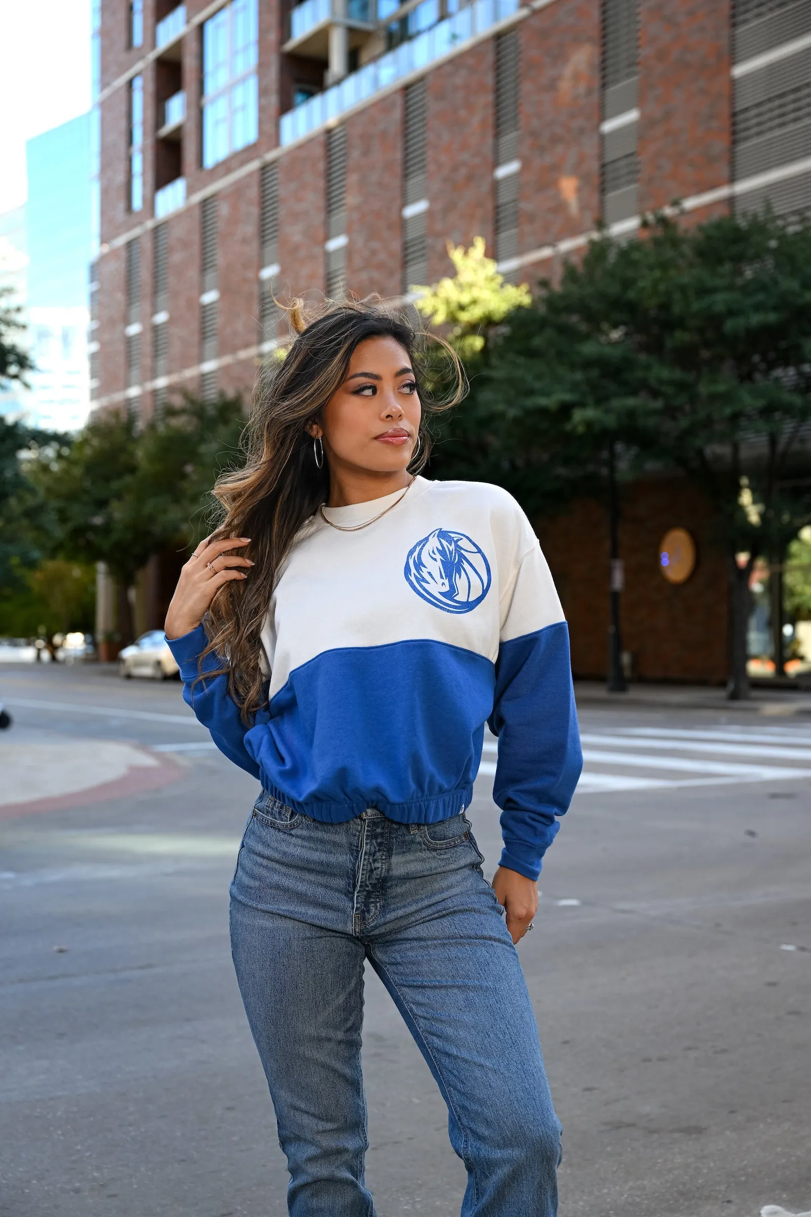 DALLAS MAVERICKS 47 BRAND WOMEN'S ROYAL BLUE CREWNECK SWEATSHIRT