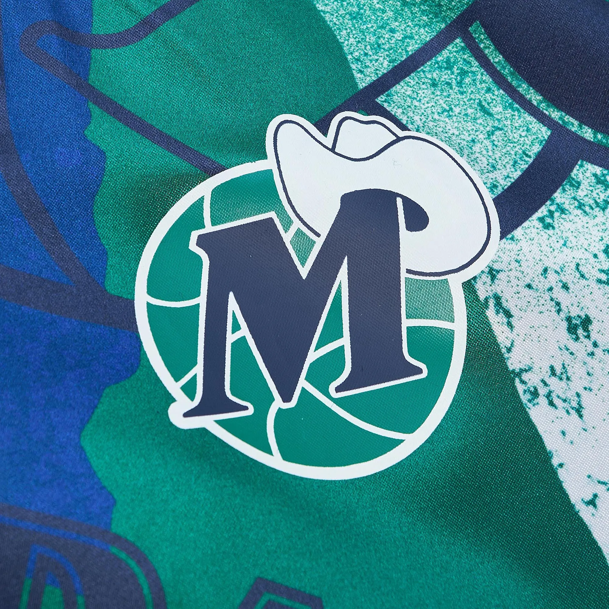 DALLAS MAVERICKS MITCHELL & NESS 2022 WOMEN'S HARDWOOD CLASSIC M-HAT SATIN JACKET