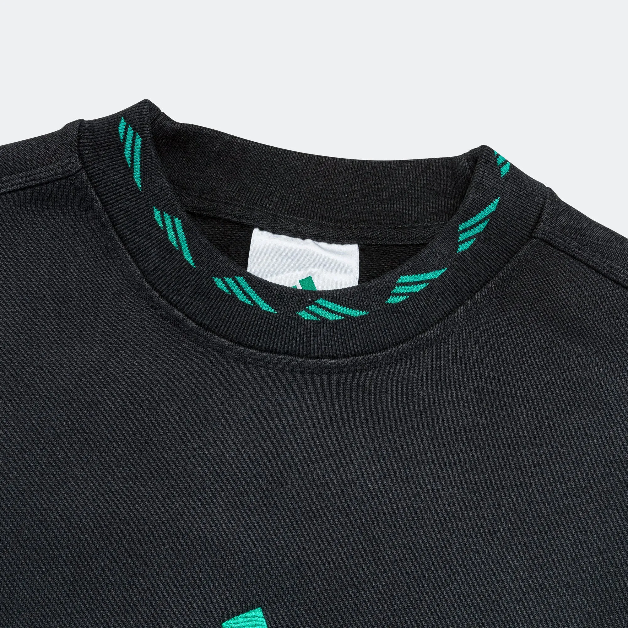 EQT Washed Crew - Black